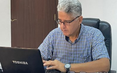 اجتماع تحضيري لوضع اللمسات الأخيرة لتصميم البوسترات قبل يوم المعيد