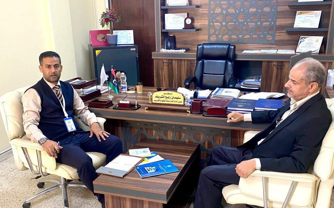 اجتماع تنسيقي لتعزيز التكامل بين إدارة الدراسات العليا ومركز تطوير الأداء الأكاديمي بجامعة بنغازي