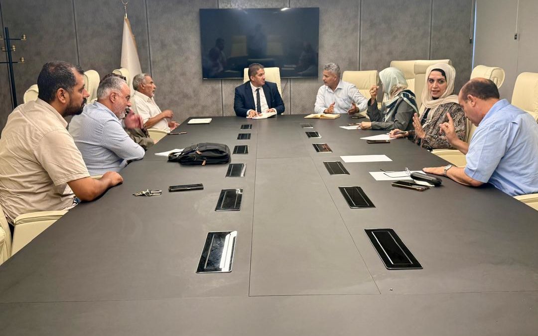 وكيل جامعة بنغازي للشؤون العلمية يبحث تطوير آليات العمل بمكاتب الدراسات العليا